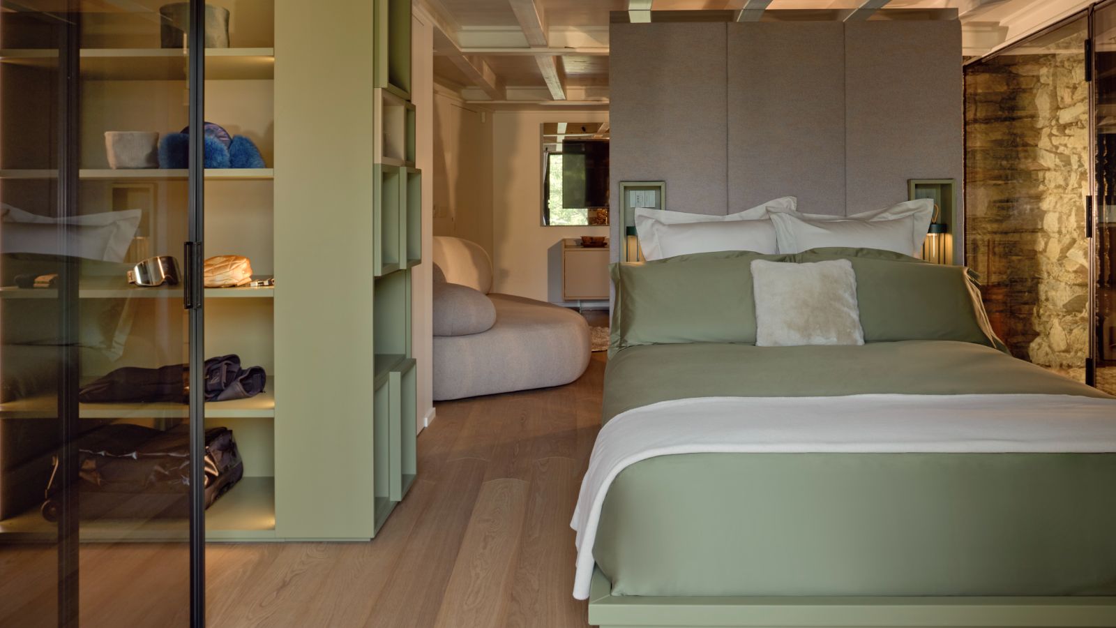 Luxury-Ski-Chalet-Cervinia-Heritage-Carrel-Oxford-Ski-Bedroom (11).jpg