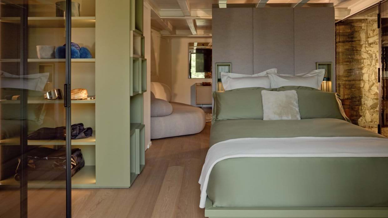 Luxury-Ski-Chalet-Cervinia-Heritage-Carrel-Oxford-Ski-Bedroom (11).jpg