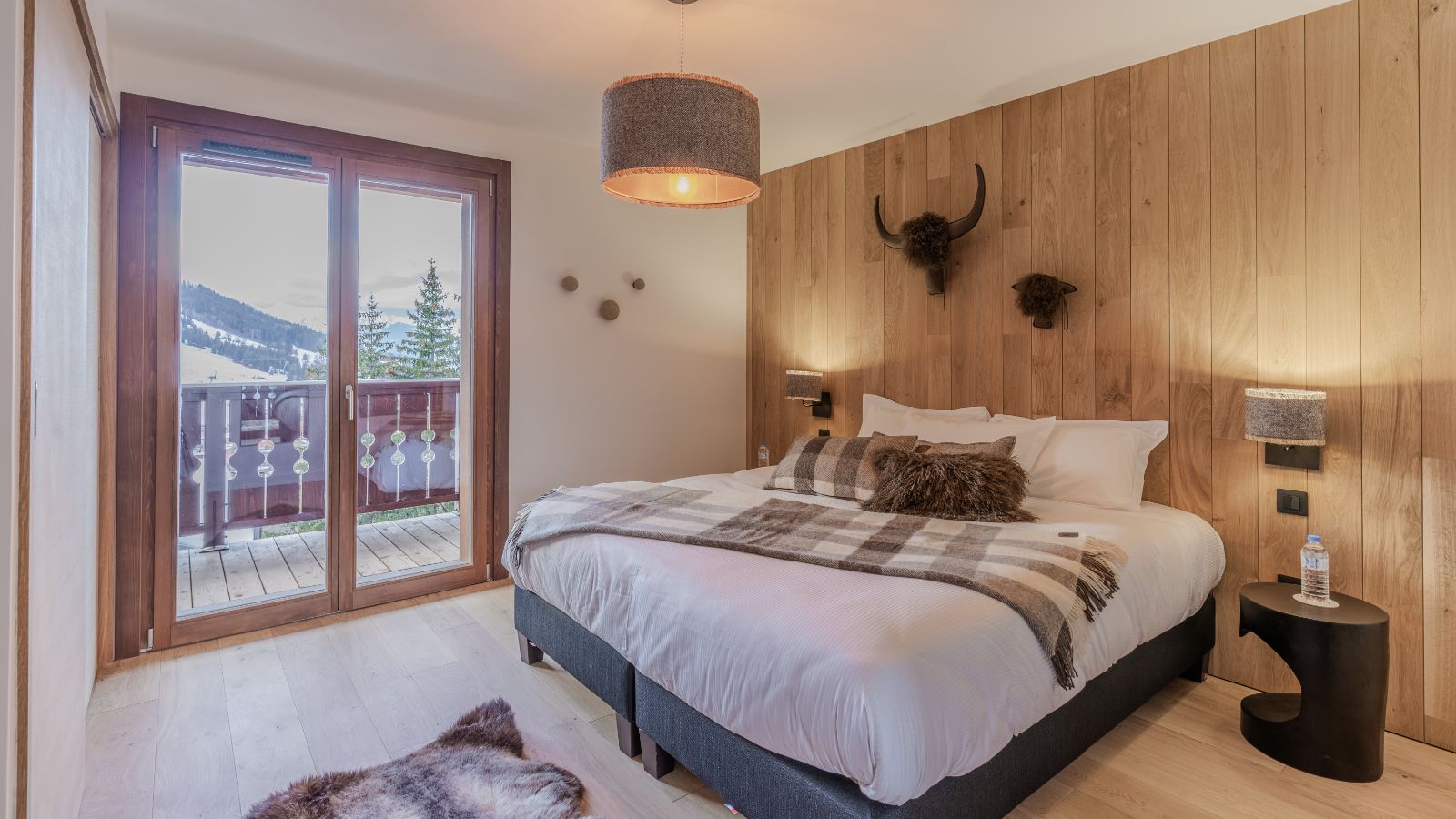 Luxury-Ski-Chalet-Courchevel-1650-Le-Glacier-Pelve-Oxford-Ski-Bedroom (2).jpg