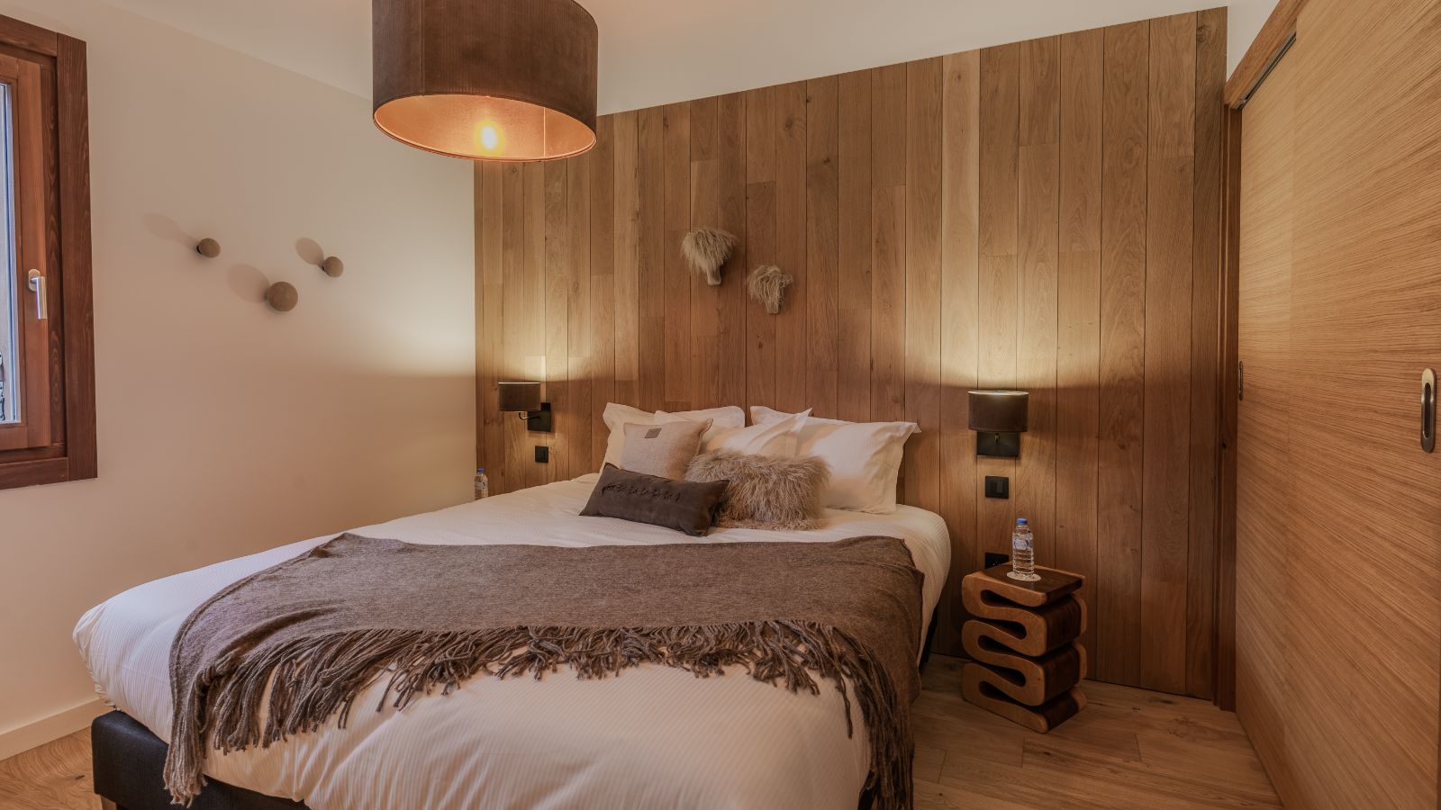 Luxury-Ski-Chalet-Courchevel-1650-Le-Glacier-Pelve-Oxford-Ski-Bedroom (10).jpg