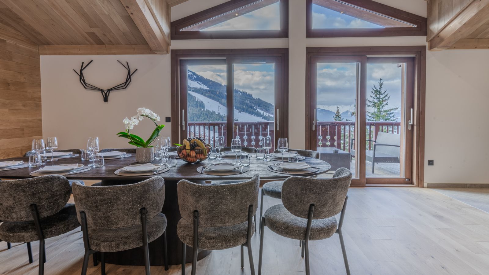 Luxury-Ski-Chalet-Courchevel-1650-Le-Glacier-Pelve-Oxford-Ski-Dining.jpg