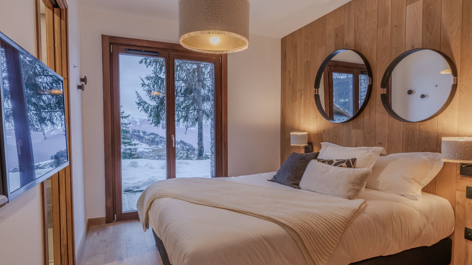 Luxury-Ski-Apartment-Courchevel-1650-Le-Glacier-Labby-Oxford-Ski-Bedroom (6).jpg