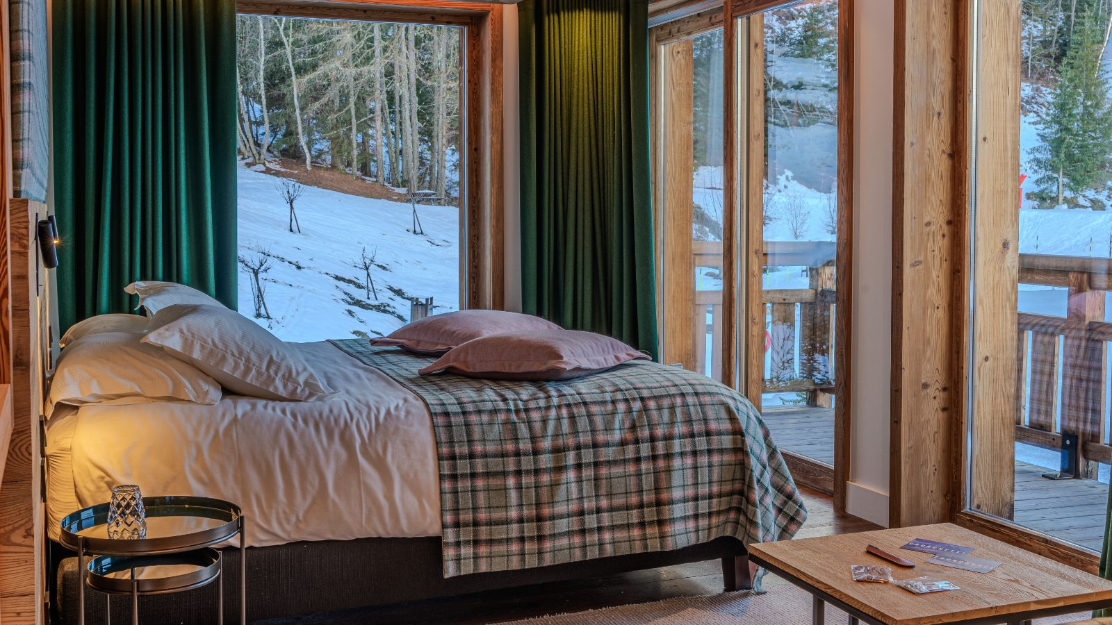 Luxury-Ski-Chalet-Courchevel-Le-Praz-Le-Moulin-Oxford-Ski-Bedroom (5).jpeg