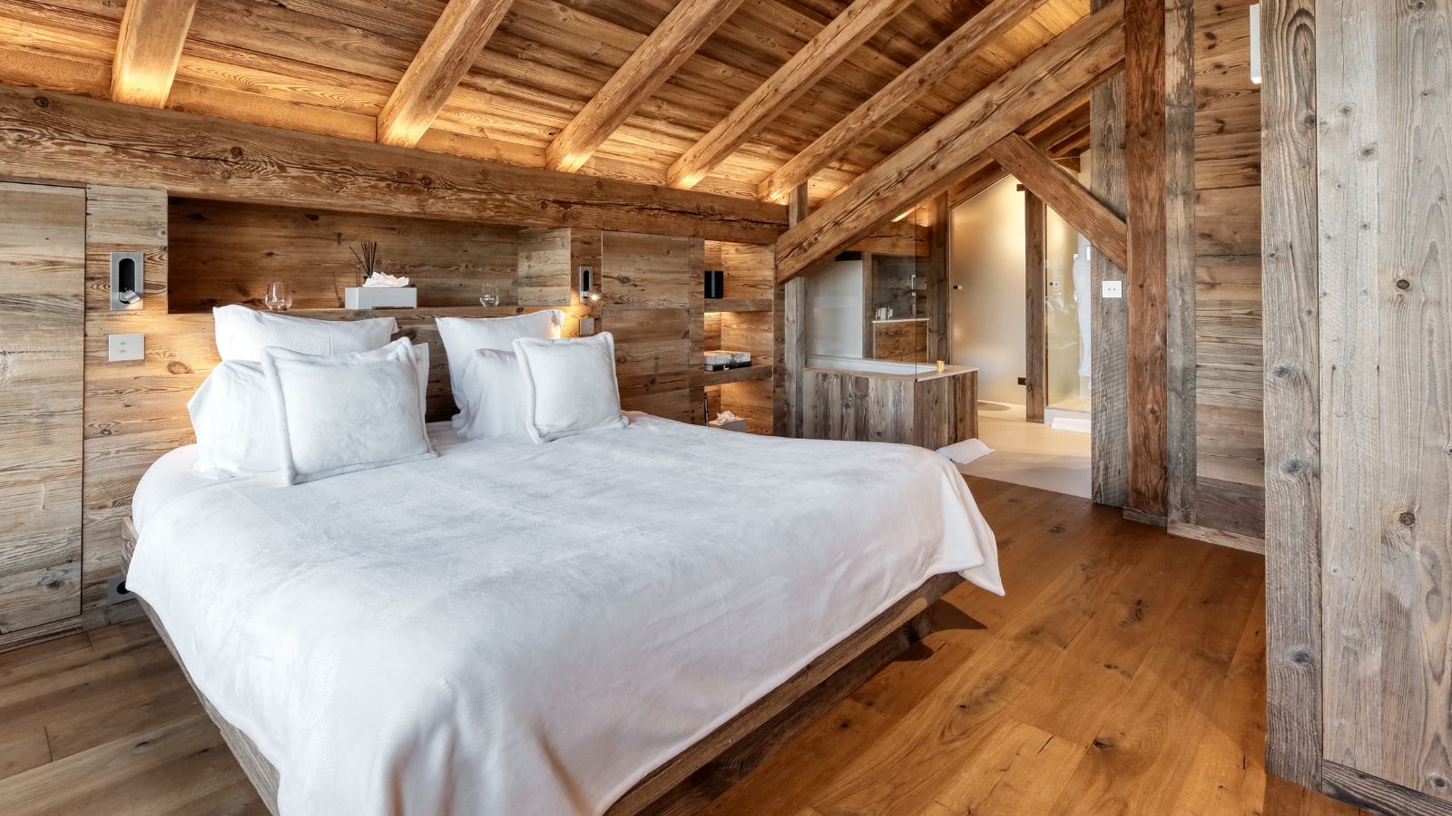 Luxury-Ski-Chalet-Megeve- Chalet Apollo-Bedroom 3-Oxford-Ski.jpg
