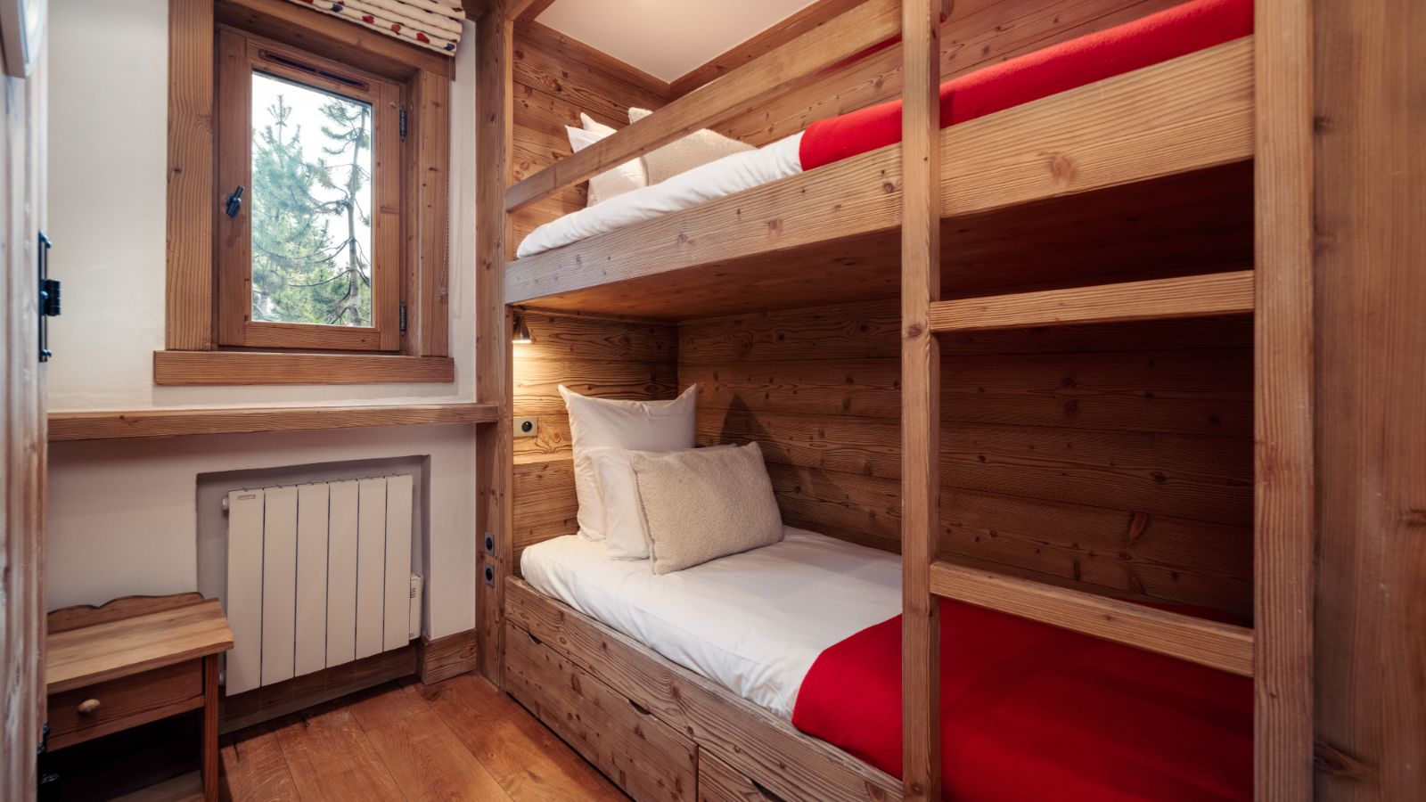 luxury-ski-chalets-meribel-oxford-ski-chalet-trois-ours-bunk.jpg