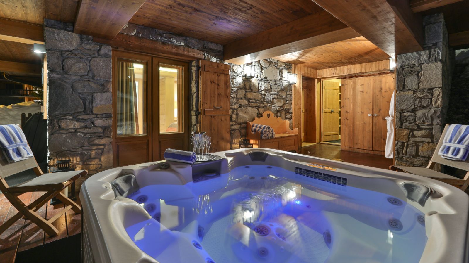luxury-ski-chalets-meribel-oxford-ski-chalet-trois-ours-hot-tub.jpg