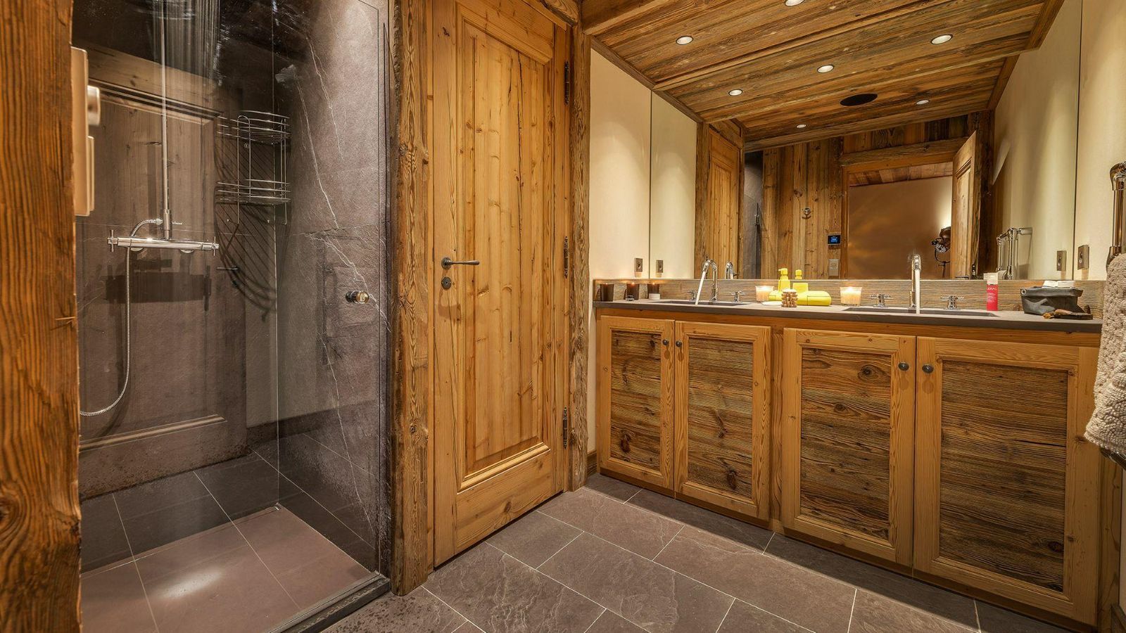 Luxury-Ski-Chalet-Val-d-Isere-Chalet-Husky-Oxford-Ski-Bathroom.jpg