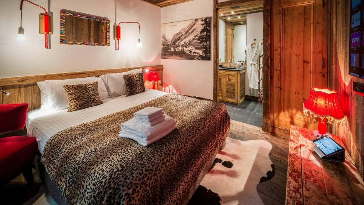 Luxury-Ski-Chalet-Val-d-Isere-Chalet-Husky-Oxford-Ski-Bedroom (8).jpg