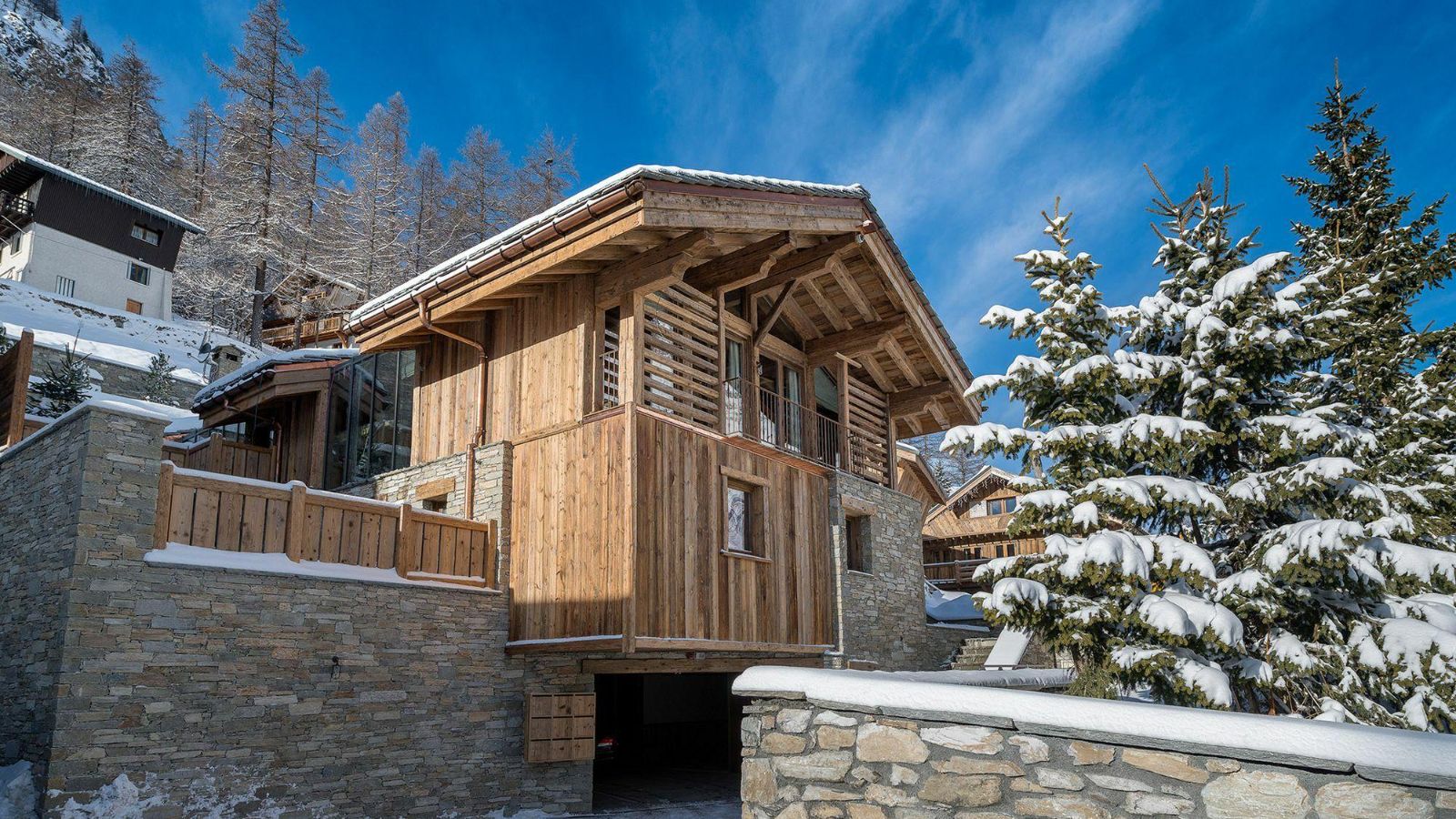Luxury-Ski-Chalet-Val-d-Isere-Chalet-Husky-Oxford-Ski-Exterior.jpg