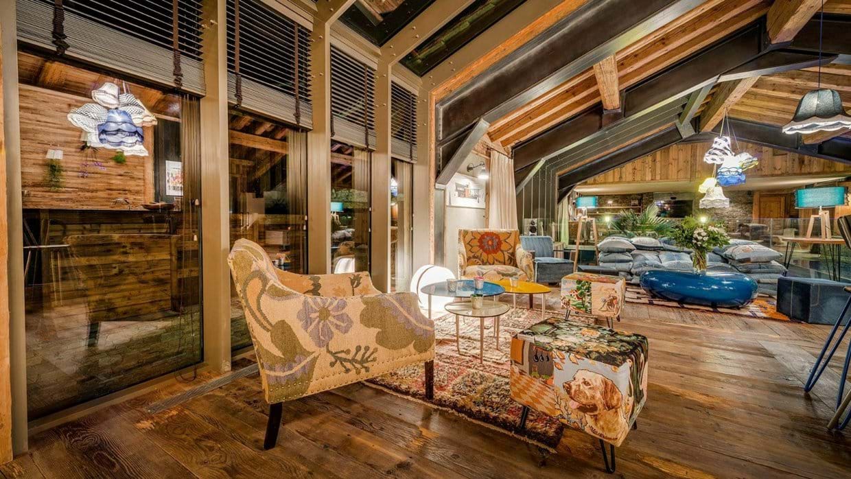 Luxury-Ski-Chalet-Val-d-Isere-Chalet-Husky-Oxford-Ski-Lounge3.jpg