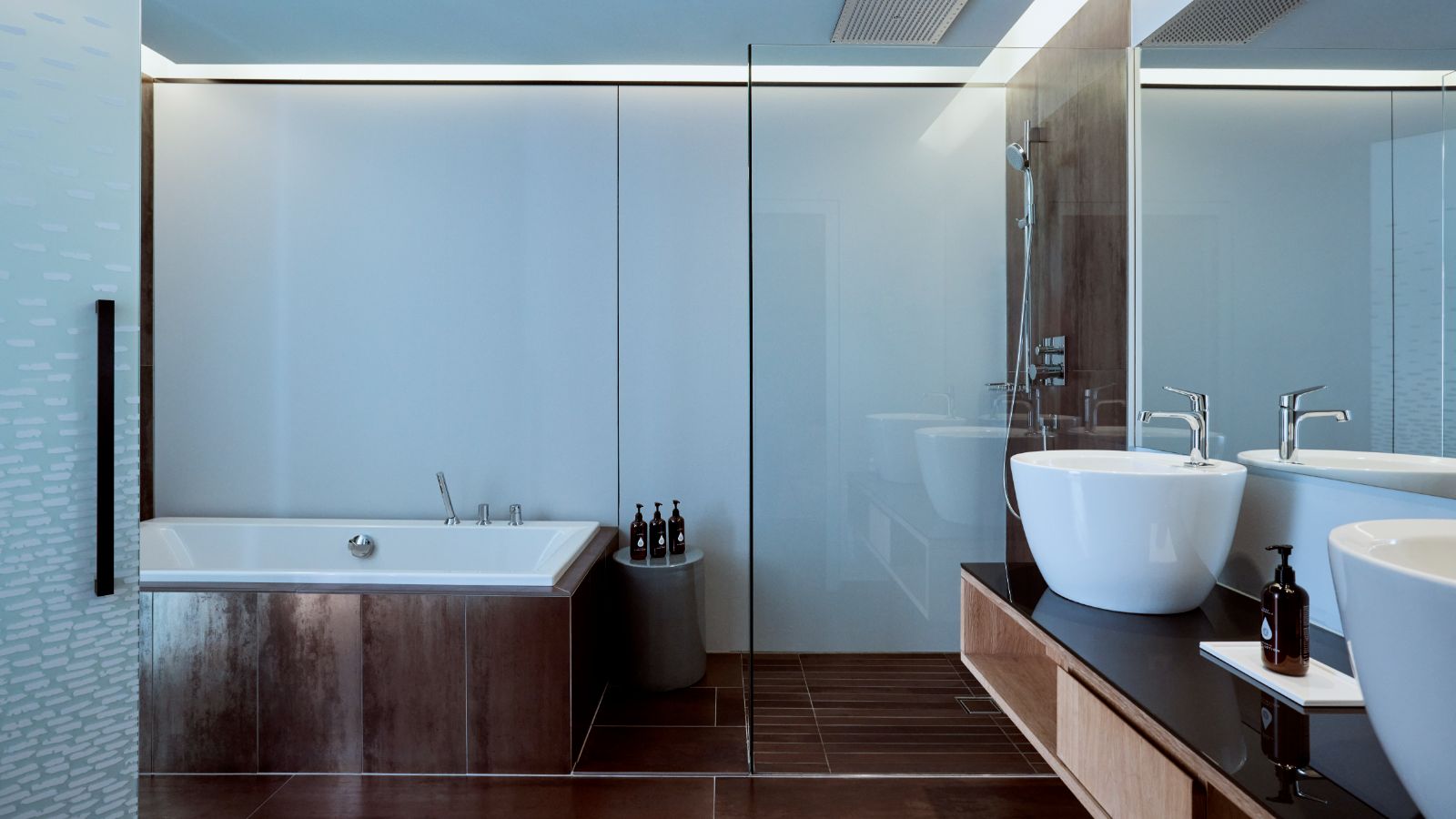 Luxury-Ski-Hotel-Alpe-Di-Siusi-COMO-Alpina-Dolomites-Oxford-Ski-Bathroom2.jpg