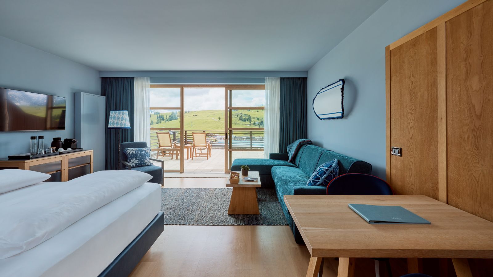 Luxury-Ski-Hotel-Alpe-Di-Siusi-COMO-Alpina-Dolomites-Oxford-Ski-Bedroom (17).jpg