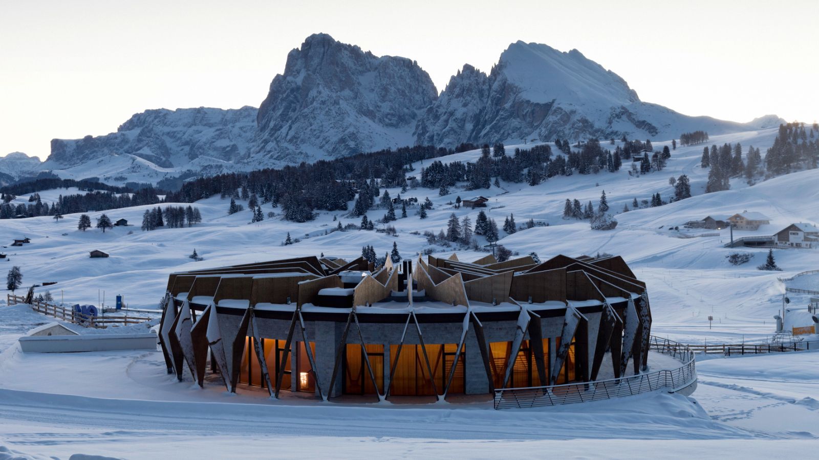 Luxury-Ski-Hotel-Alpe-Di-Siusi-COMO-Alpina-Dolomites-Oxford-Ski-Exterior2.jpg