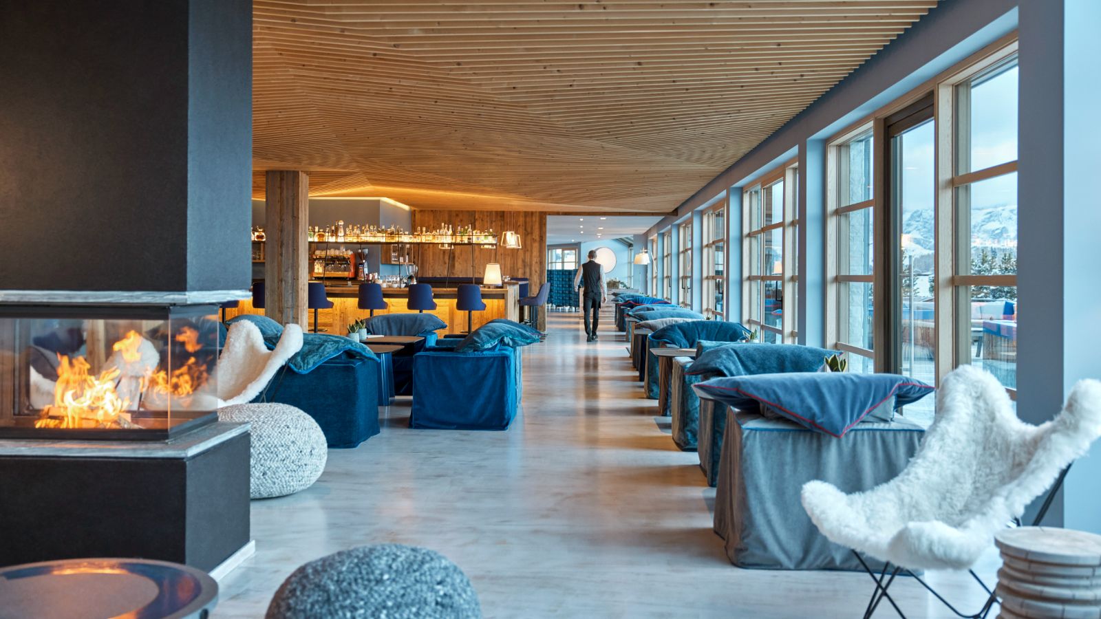 Luxury-Ski-Hotel-Alpe-Di-Siusi-COMO-Alpina-Dolomites-Oxford-Ski-Reception.jpg