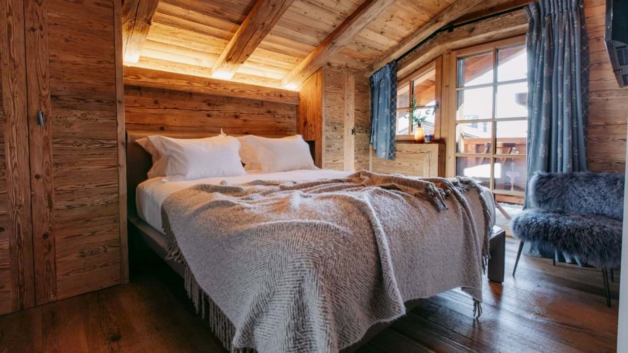 Luxury-Ski-Chalet-Verbier-Chalet-Feuillu-Oxford-Ski-Bedroom2.jpg