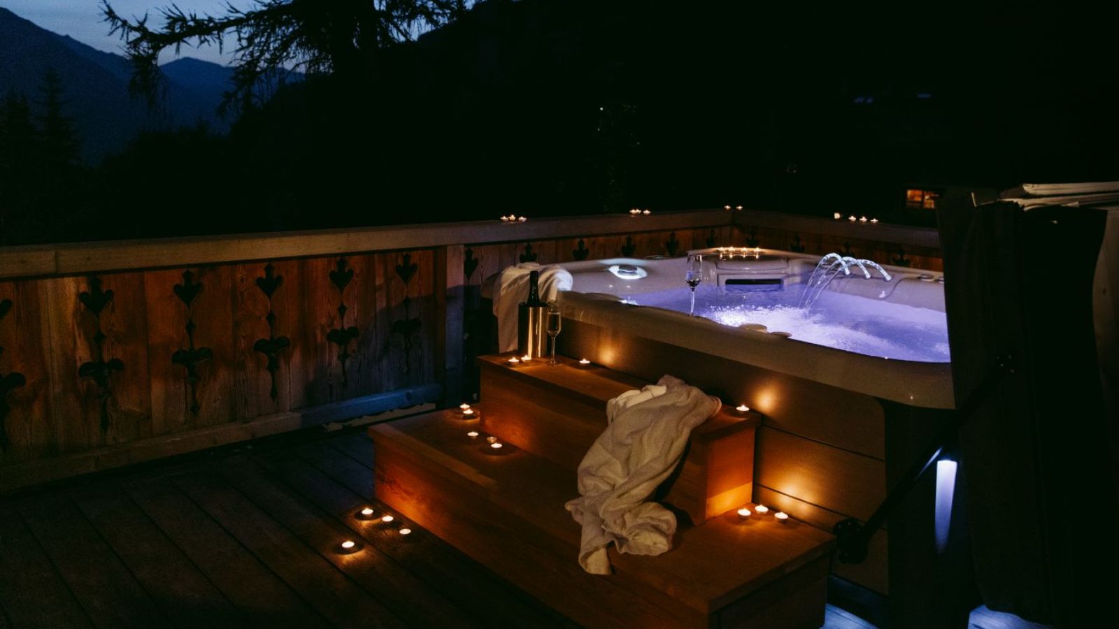 Luxury-Ski-Chalet-Verbier-Chalet-Feuillu-Oxford-Ski-Hot-Tub.jpg