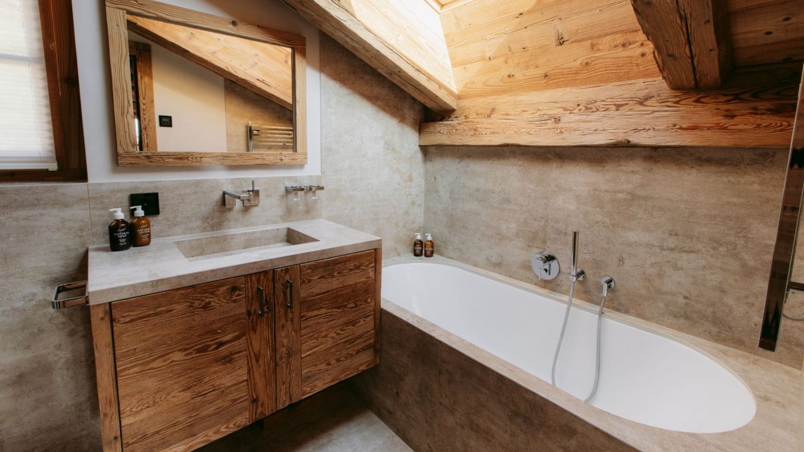 Luxury-Ski-Chalet-Verbier-Chalet-Feuillu-Oxford-Ski-bathroom.jpg