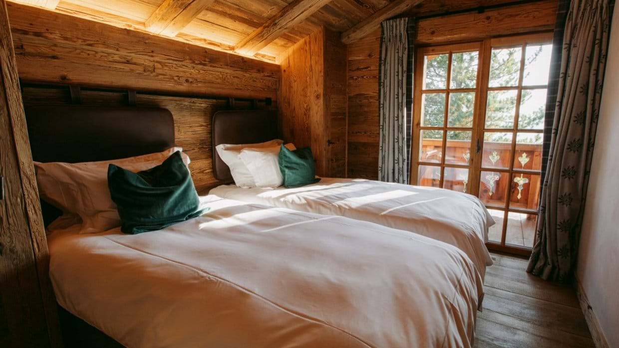 Luxury-Ski-Chalet-Verbier-Chalet-Feuillu-Oxford-Ski-Bedroom.jpg