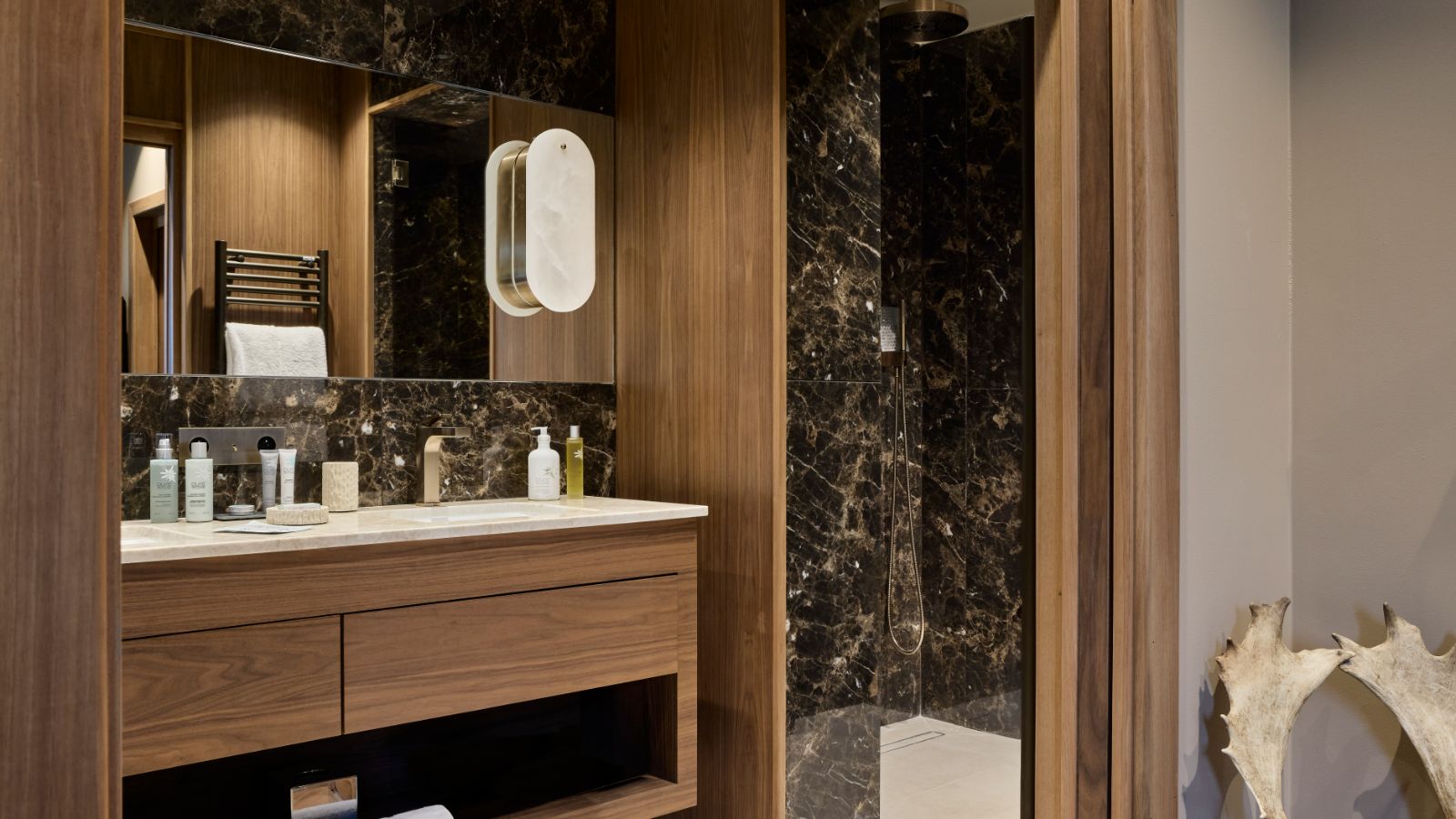 luxury-ski-hotels-megeve-le-lodge-park-oxford-ski (5).jpg