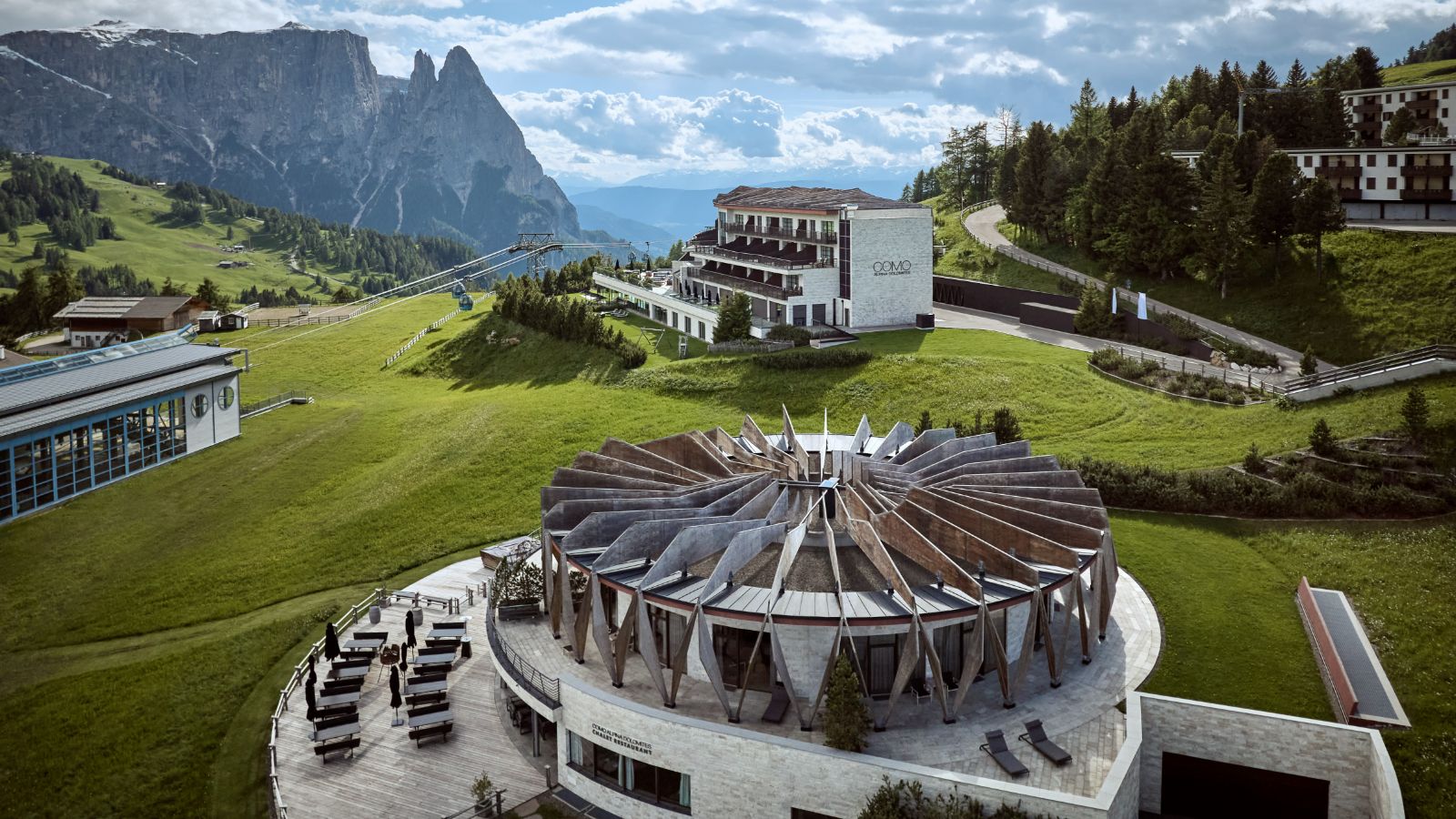Luxury-Ski-Hotel-Alpe-Di-Siusi-COMO-Alpina-Dolomites-Oxford-Exterior.jpg