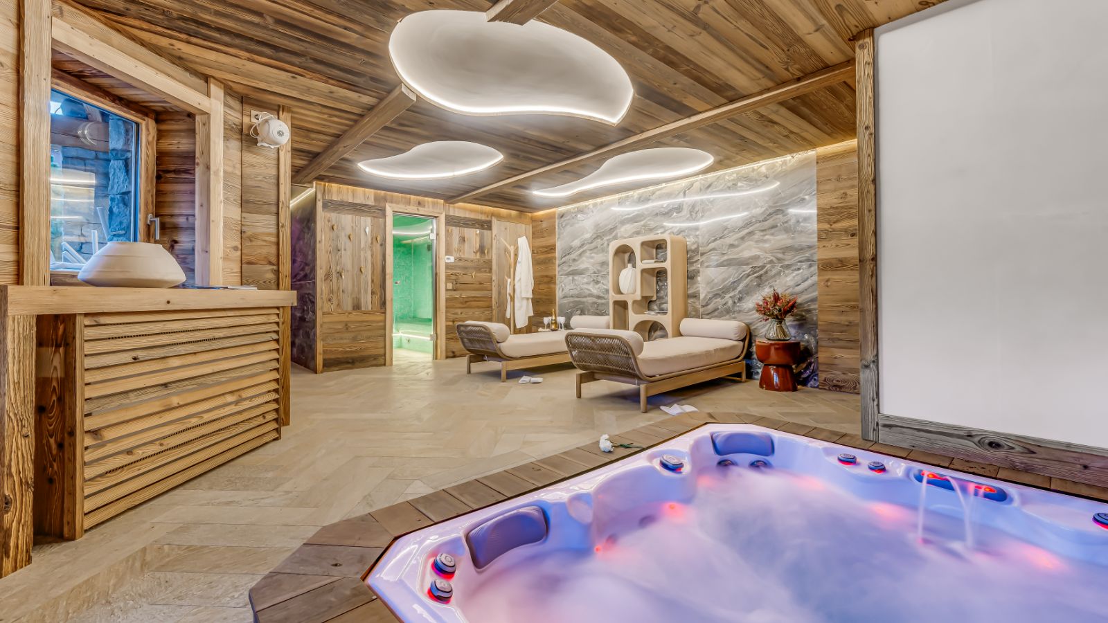 Luxury-Ski-Chalet-Tignes-Chalet-Sneg-Oxford-Ski-Hot-Tub.jpg