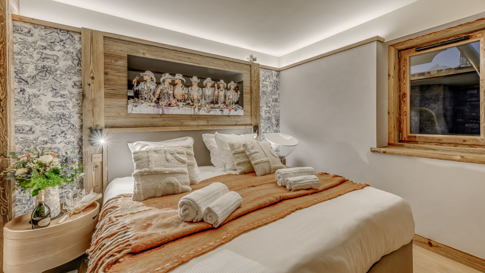 Luxury-Ski-Chalet-Tignes-Chalet-Sneg-Oxford-Ski-Bedroom (1).jpg