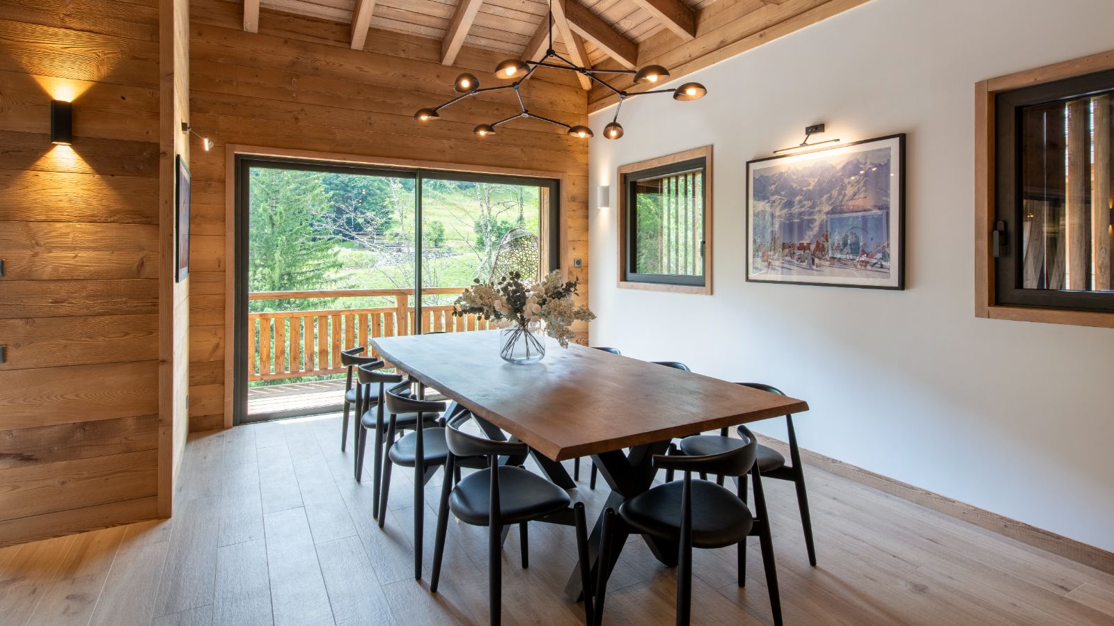 Luxury-Ski-Chalet-Morzine-Chalet-Cascades-Oxford-Ski-Dining.jpg