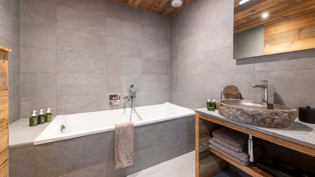 Luxury-Ski-Chalet-Les-Gets-Apartment-Chavinaud-Oxford-Ski-Bathroom.jpg