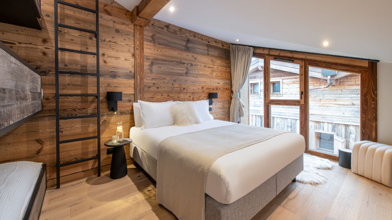 Luxury-Ski-Chalet-Les-Gets-Apartment-Chavinaud-Oxford-Ski-Bedroom (5).jpg