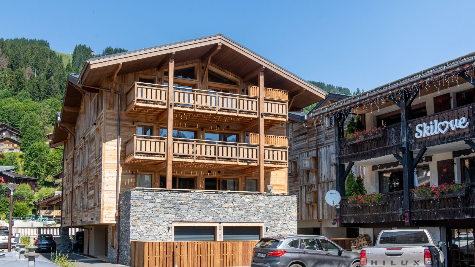Luxury-Ski-Chalet-Les-Gets-Apartment-Chavinaud-Oxford-Ski-Exterior.jpg