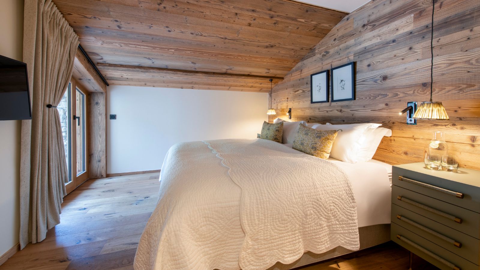 Luxury-Ski-Chalet-Val-D-Isere-Arolay-Penthouse-Oxford-Ski-Bedroom (3).jpg