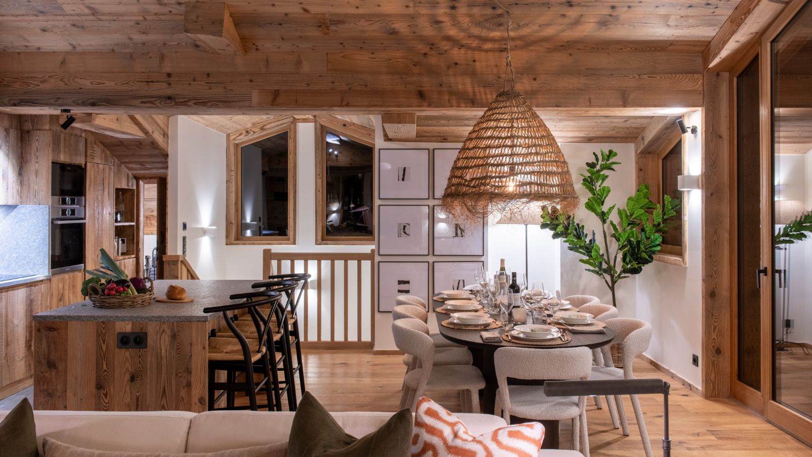 Luxury-Ski-Chalet-Val-D-Isere-Arolay-Penthouse-Oxford-Ski-Dining3.jpg