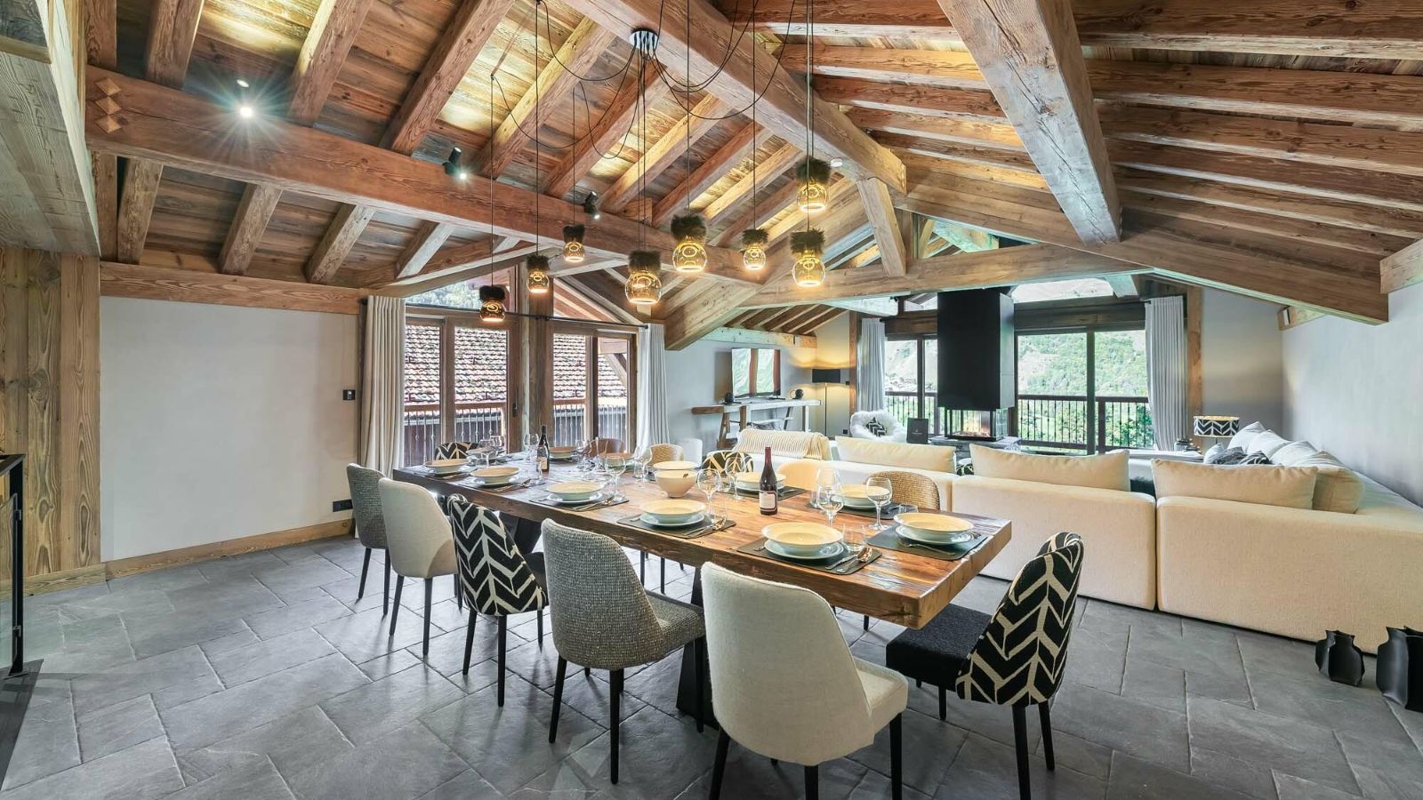 luxury-ski-chalet-st-martin-de-belleville-chalet-ferme-dedouard-oxford-ski-dining (2).jpg