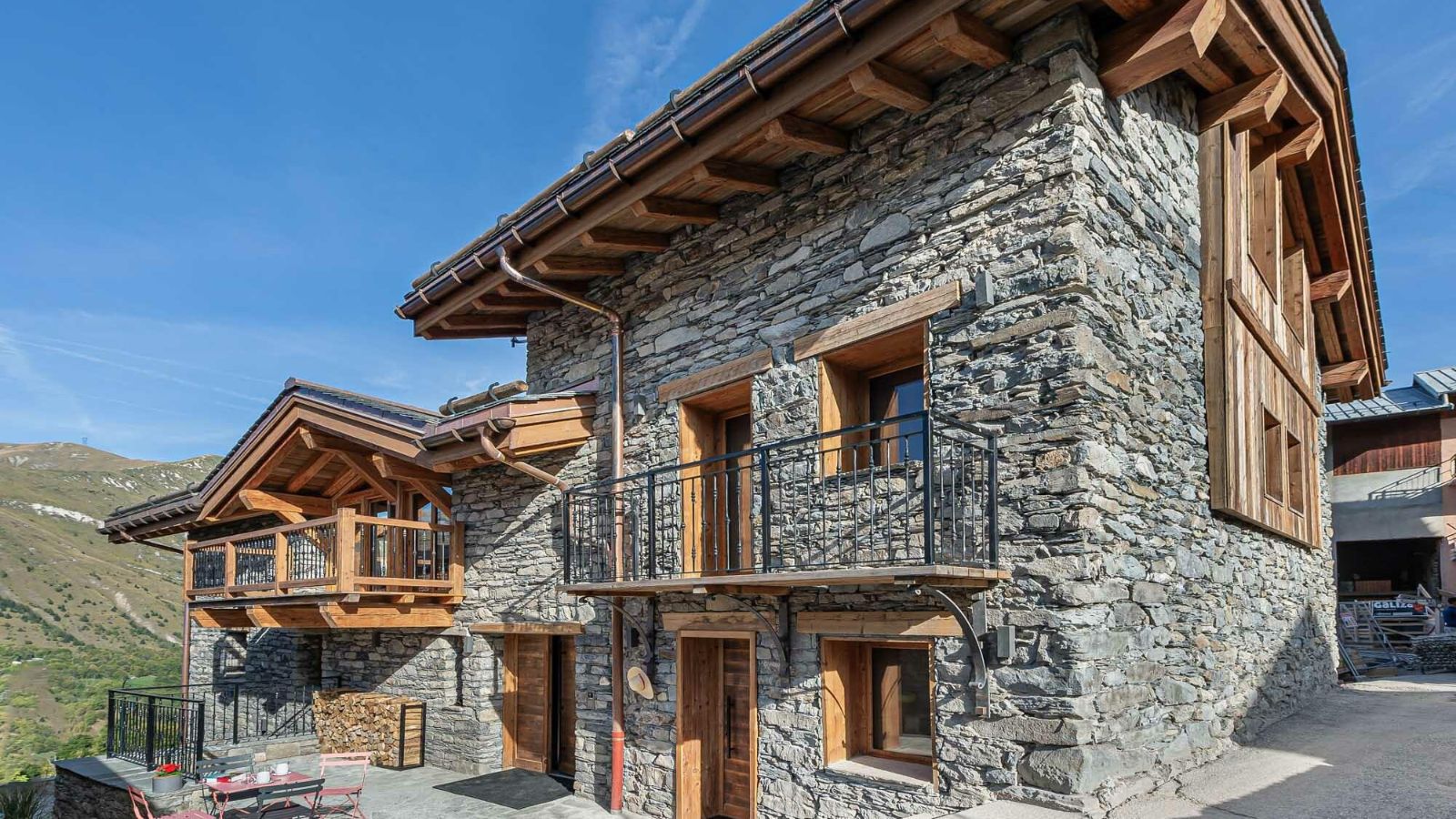luxury-ski-chalet-st-martin-de-belleville-chalet-ferme-dedouard-oxford-ski-exterior.jpg