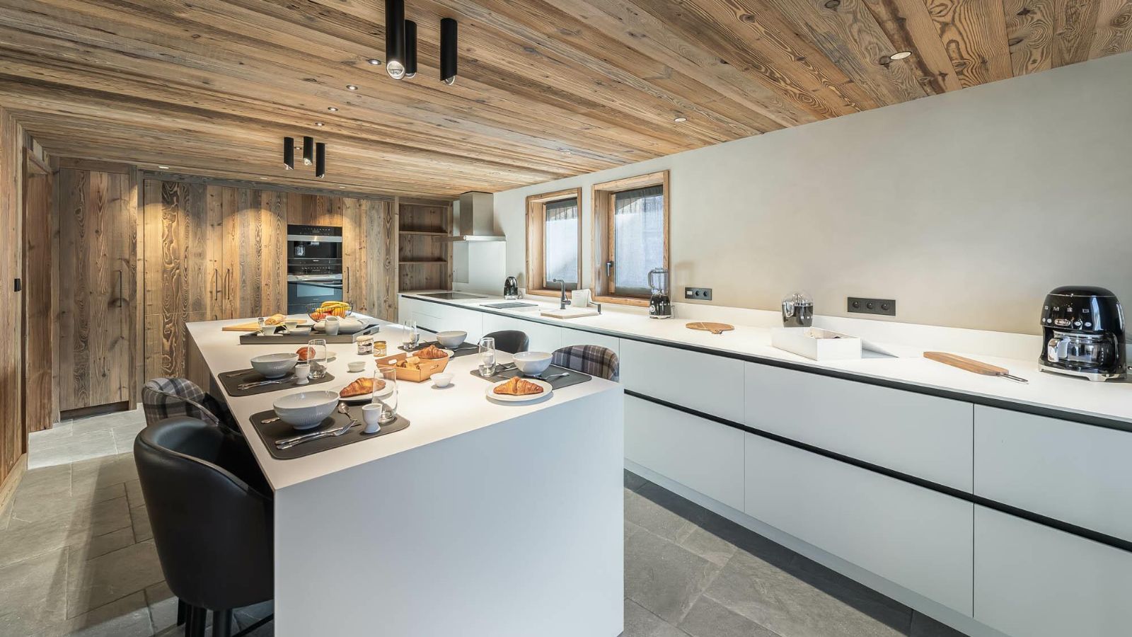 luxury-ski-chalet-st-martin-de-belleville-chalet-ferme-dedouard-oxford-ski-kitchen (2).jpg