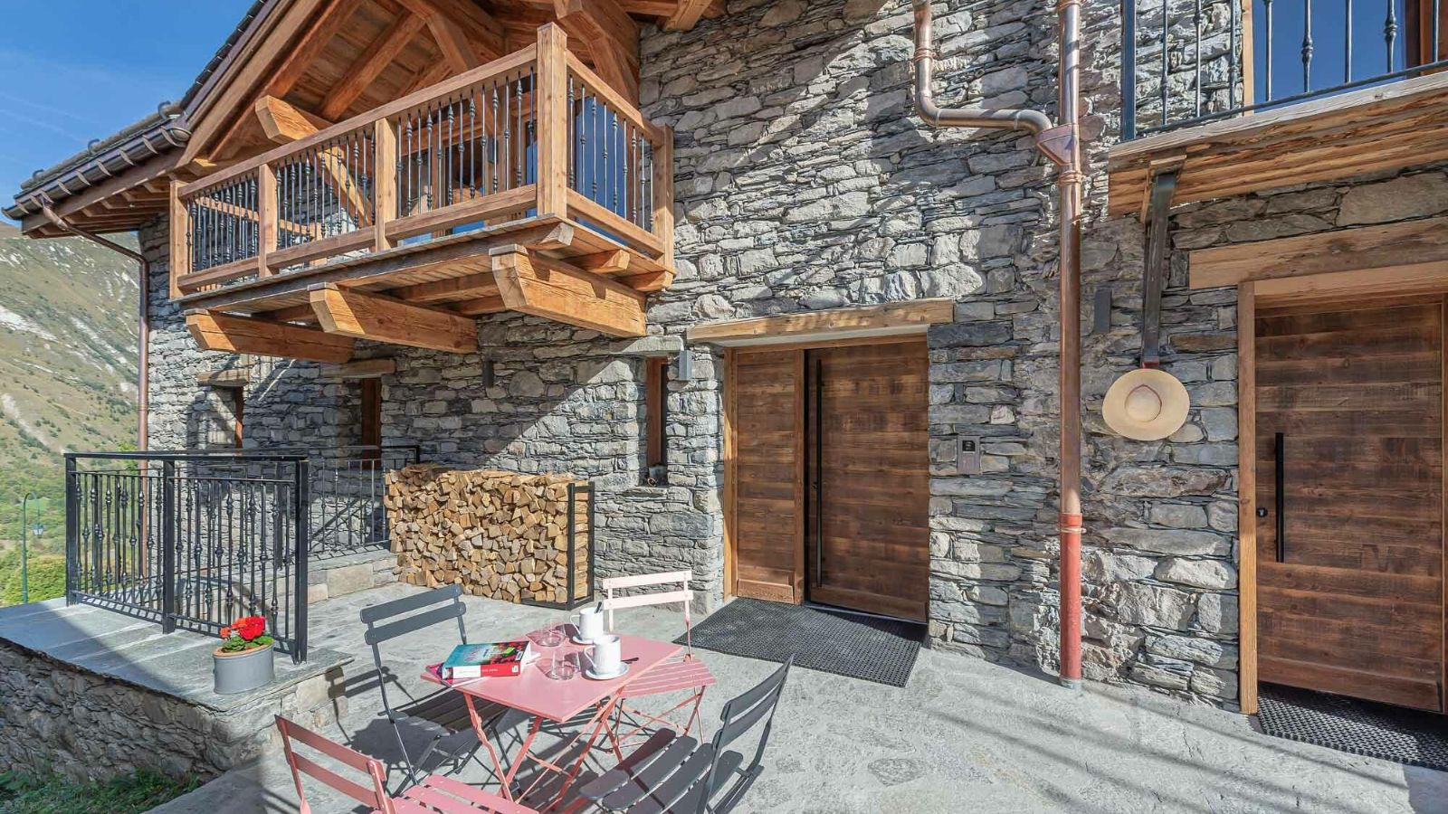 luxury-ski-chalet-st-martin-de-belleville-chalet-ferme-dedouard-oxford-ski-terrace.jpg