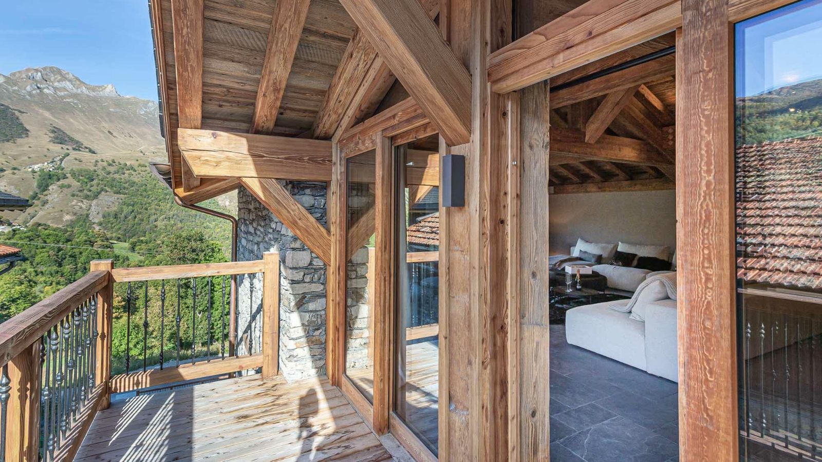 luxury-ski-chalet-st-martin-de-belleville-chalet-ferme-dedouard-oxford-ski-balcony.jpg