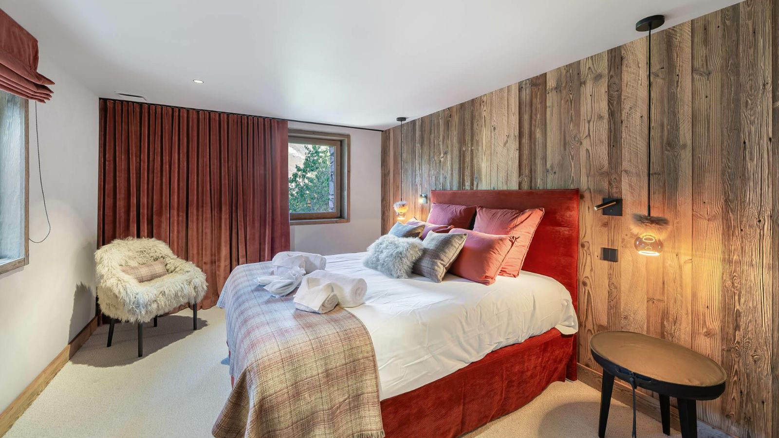 luxury-ski-chalet-st-martin-de-belleville-chalet-ferme-dedouard-oxford-ski-bedroom (6).jpg