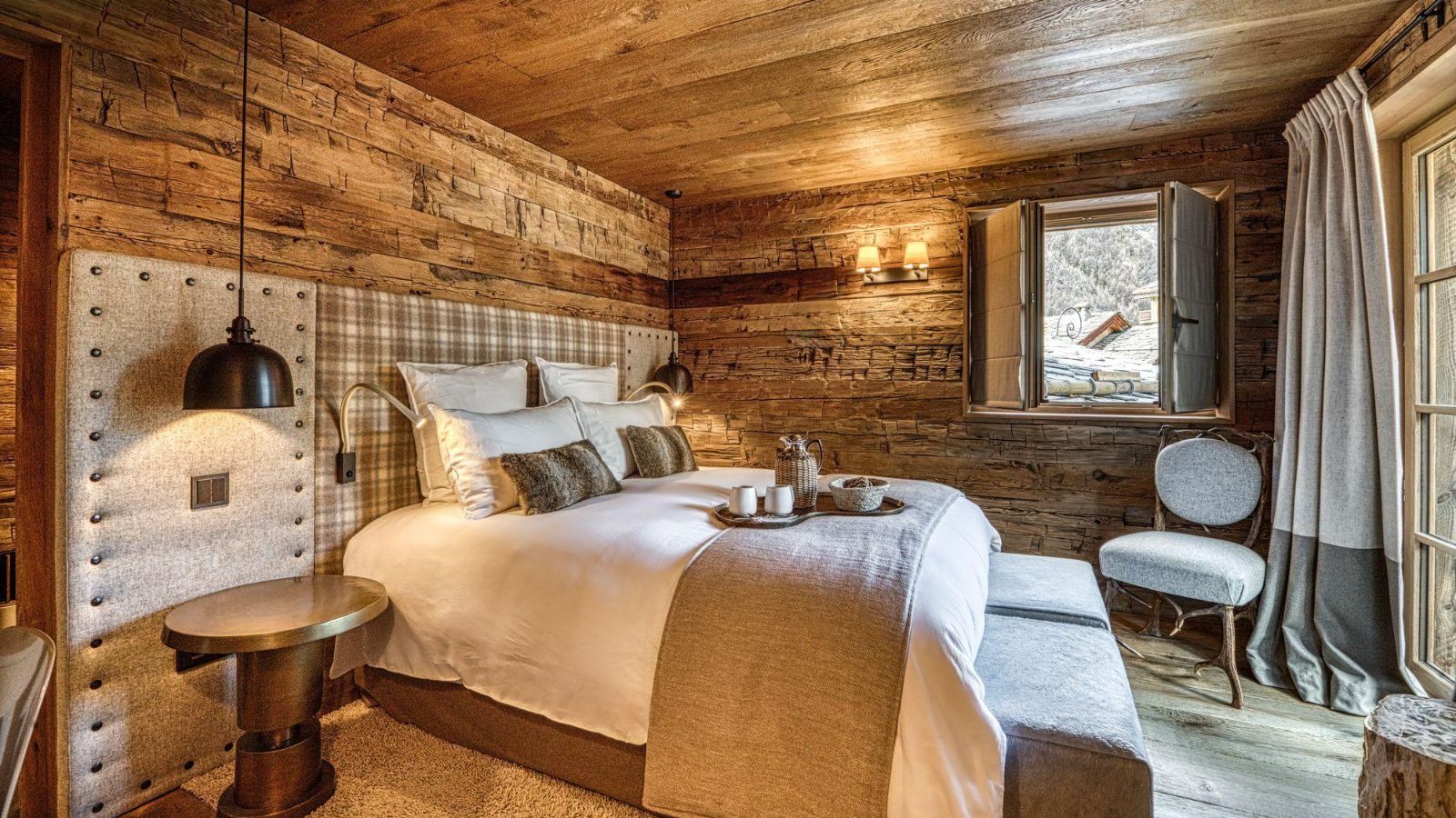 Luxury-Ski-Chalet-Val-D-Isere-Chalet-Markhor-Oxford-Ski-Bedroom (8).jpg