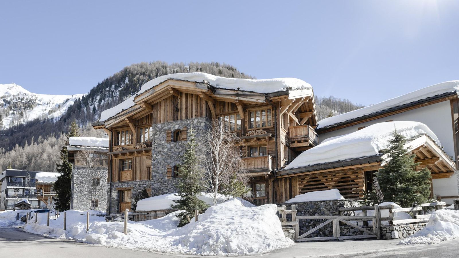 Luxury-Ski-Chalet-Val-D-Isere-Chalet-Markhor-Oxford-Ski-Exterior.jpg