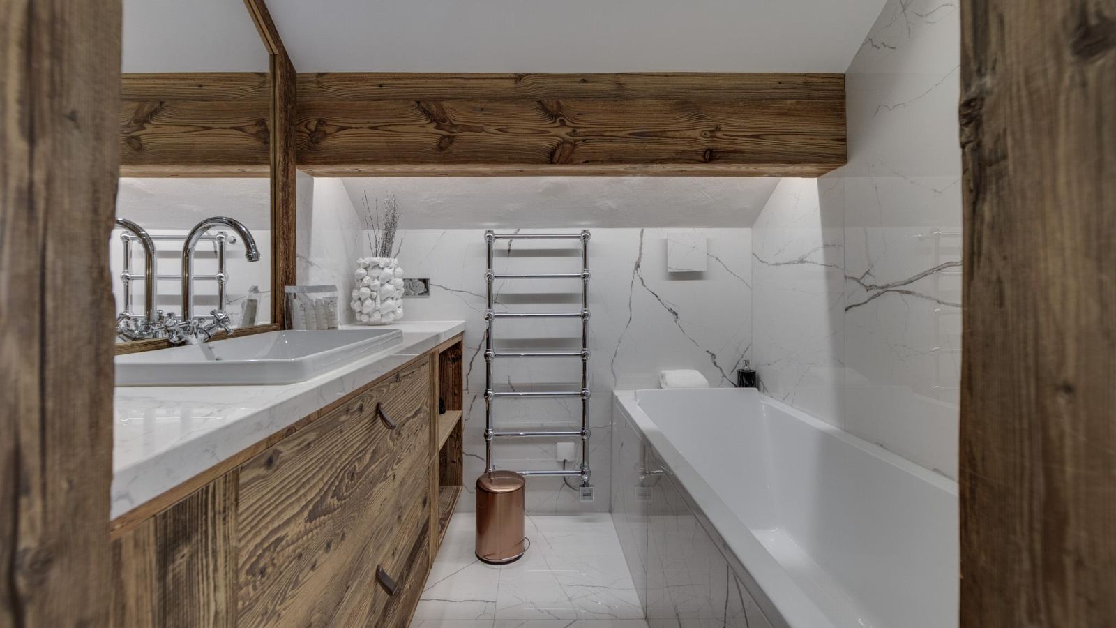 Luxury-Ski-Chalet-Val-D-Isere-Chalet-Neve-Oxford-Ski-Bathroom.jpg