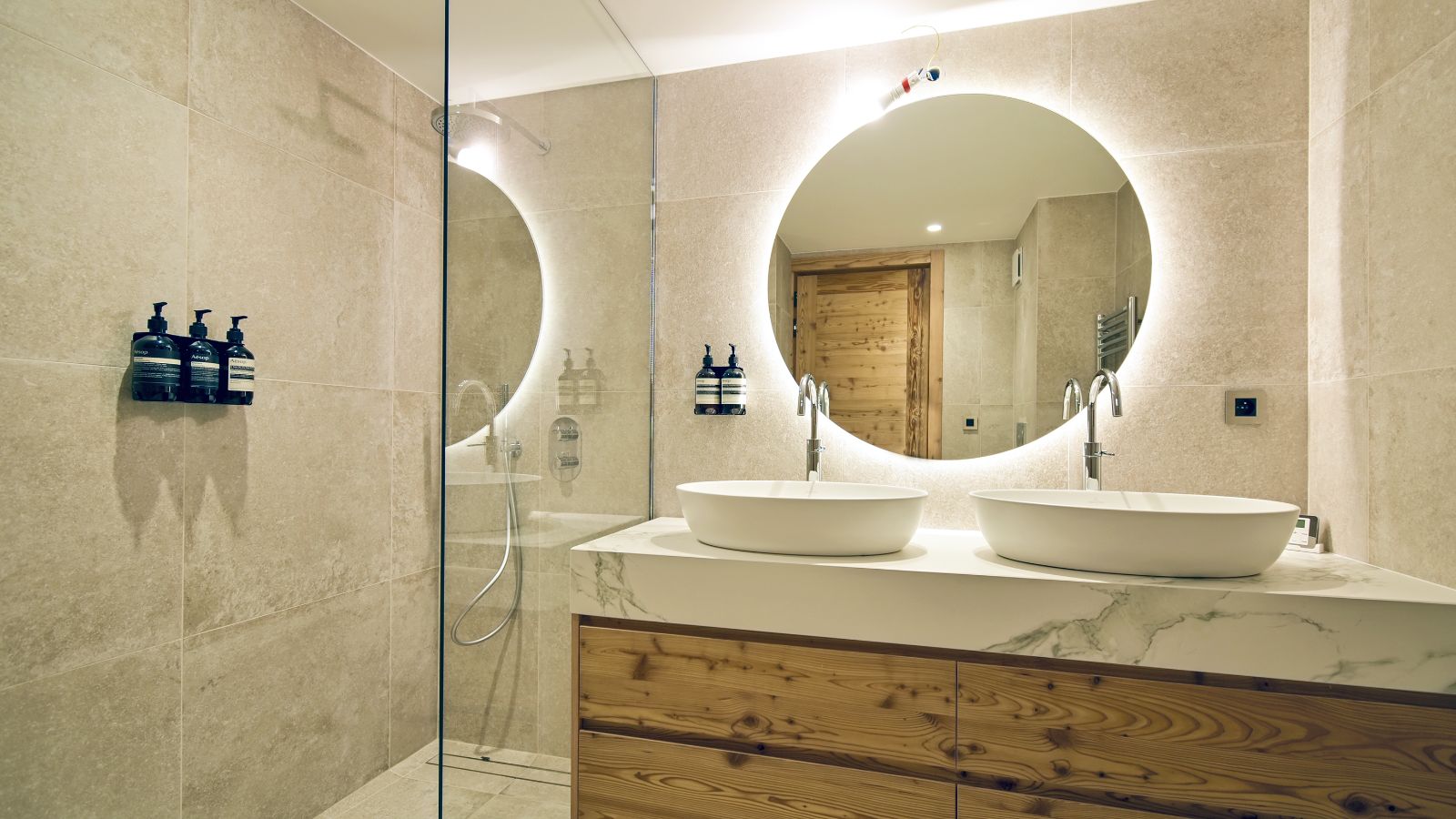Luxury-ski-chalet-St Martin de Belleville- Chalet Snowfall- Bathroom 2- Oxford-Ski.jpg