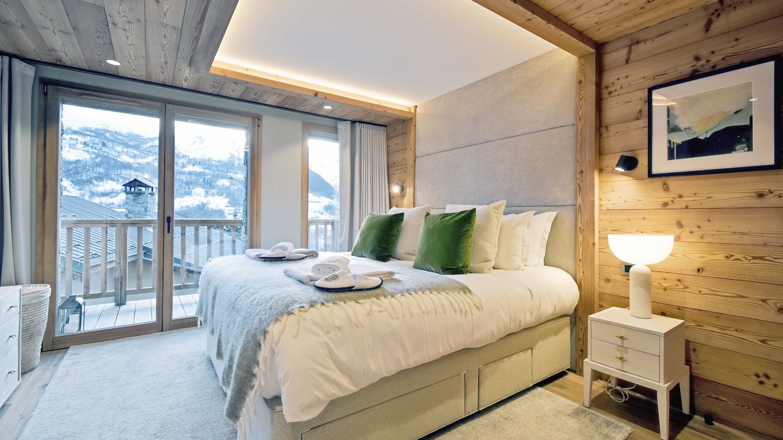 Luxury-ski-chalet-St Martin de Belleville- Chalet Snowfall- Bedroom 3- Oxford-Ski.jpg