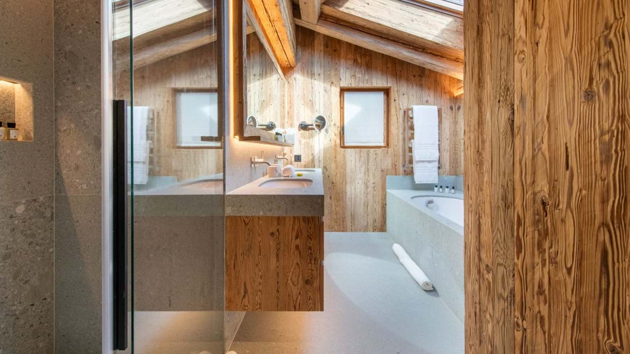 Luxury-Ski-Chalet-Verbier-Chalet-La-Rochette-Oxford-Ski-Bathroom.jpg