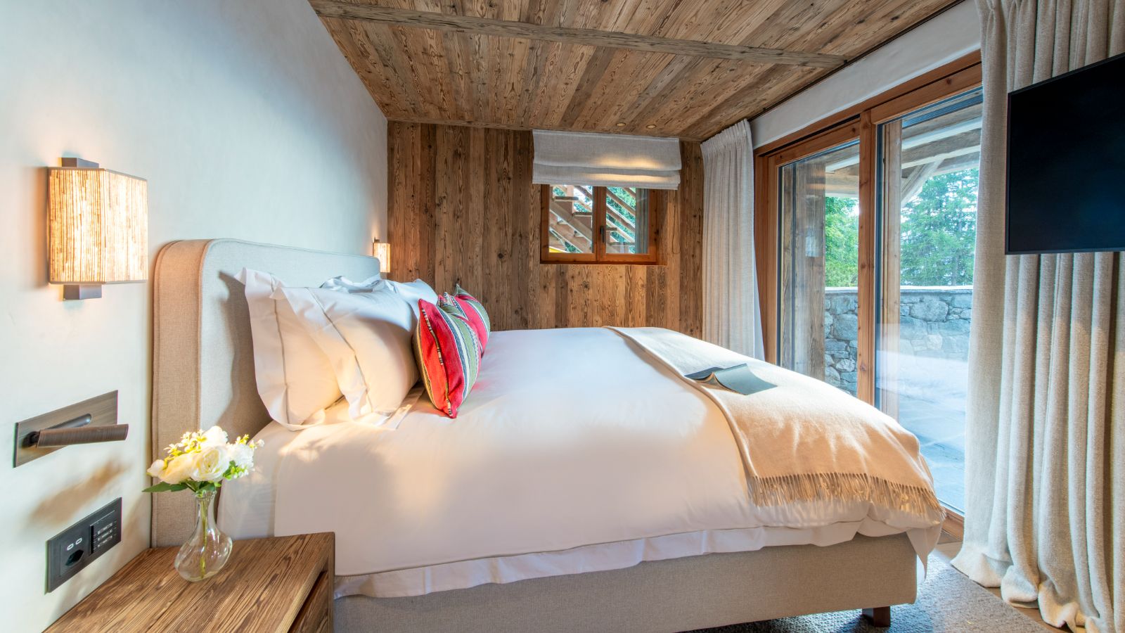 Luxury-Ski-Chalet-Verbier-Chalet-La-Rochette-Oxford-Ski-Bedroom (19).jpg