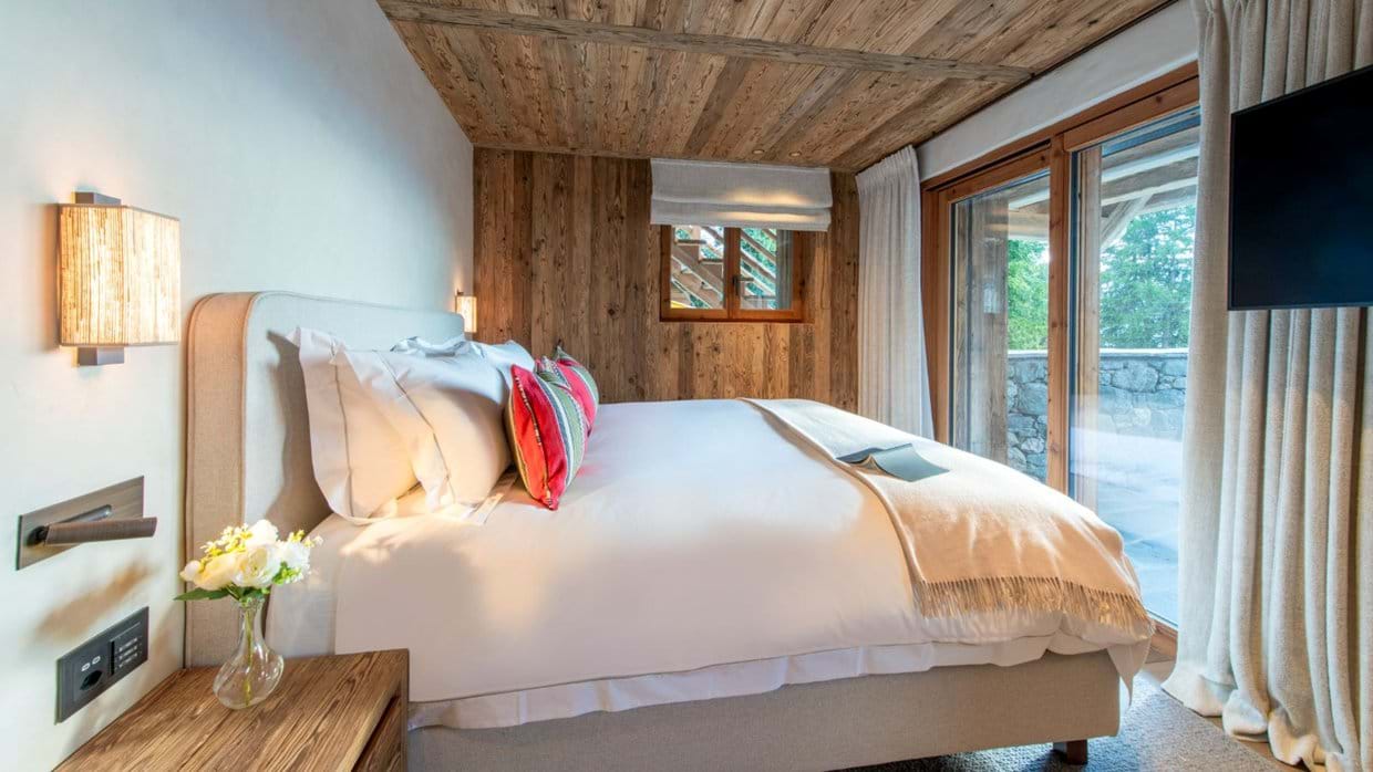 Luxury-Ski-Chalet-Verbier-Chalet-La-Rochette-Oxford-Ski-Bedroom (19).jpg