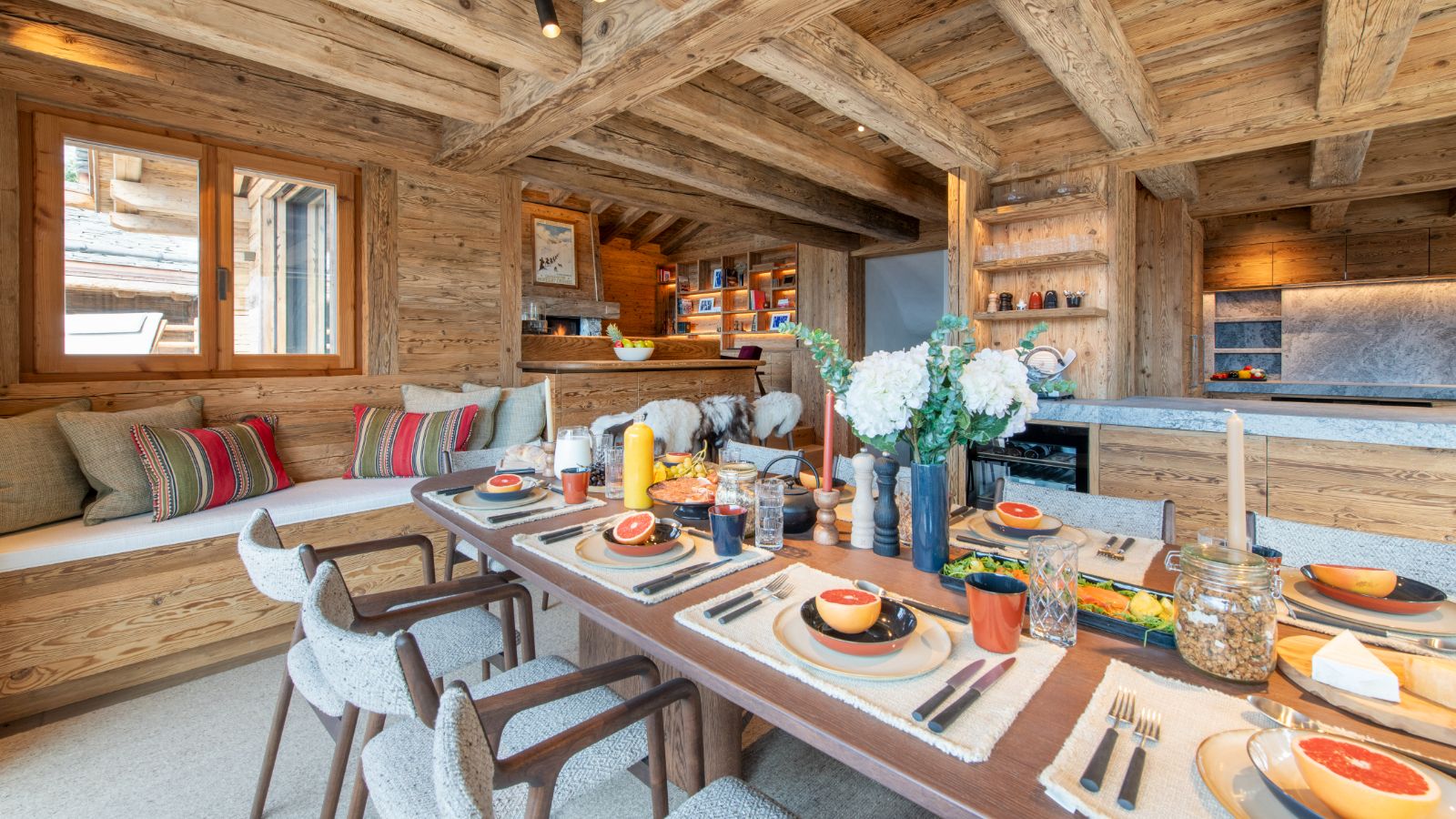 Luxury-Ski-Chalet-Verbier-Chalet-La-Rochette-Oxford-Ski-Dining2.jpg