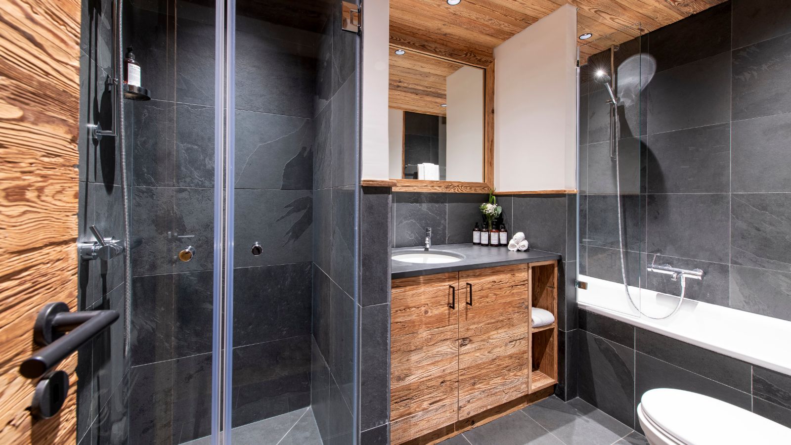 Luxury-Ski-Chalet-Verbier-Victoria-111-Oxford-Ski-Bathroom.jpg