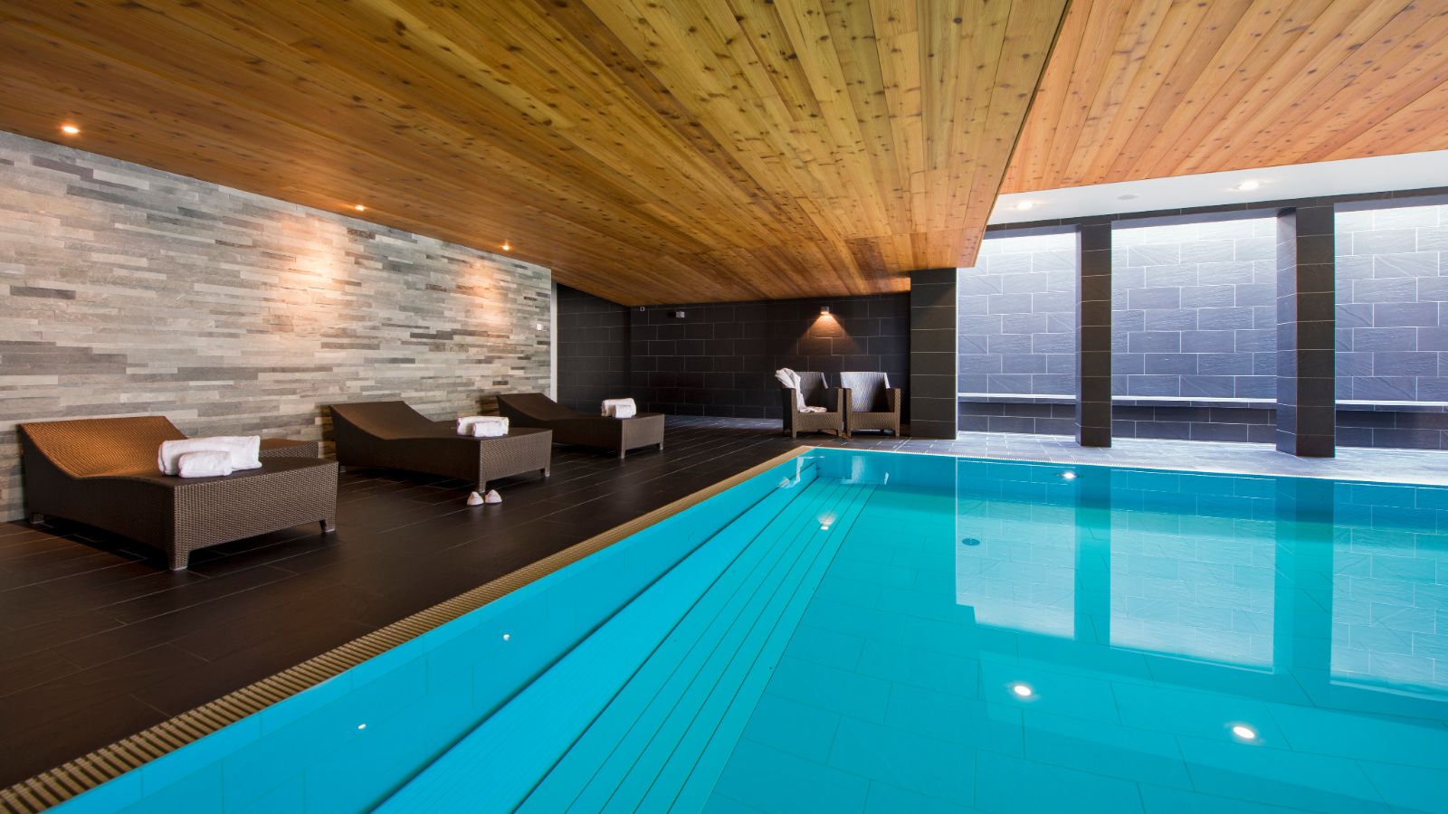 Luxury-Ski-Chalet-Verbier-Victoria-111-Oxford-Ski-Pool.jpg