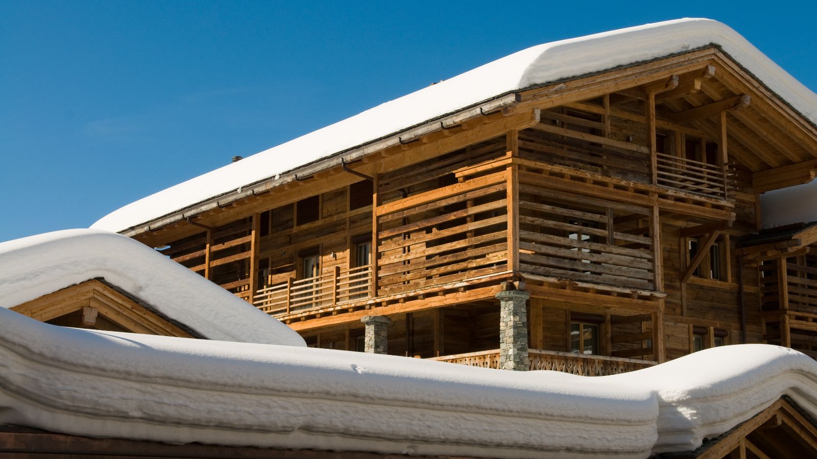 Luxury-Ski-Chalet-Verbier-Victoria-111-Oxford-Ski-Exterior.jpg